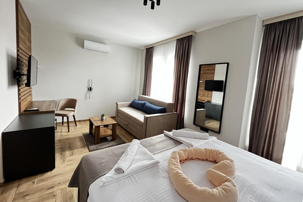 Caka Luxury Rooms & Restaurant ชูปริยา ภายนอก รูปภาพ